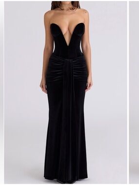 ✨NEW✨House of CB Vienne Gown Deep Plunge Black Velvet Strapless
Dress